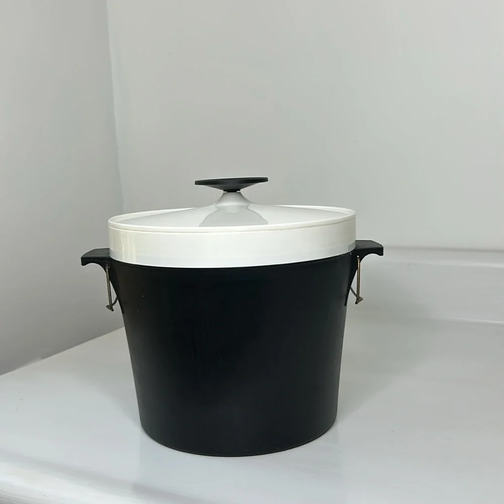 Vintage MCM 🧊 Black & White Geni Plastic Ice Bucket With Lid Party Drink Bucket